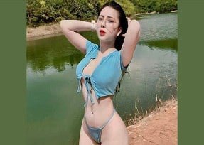 สาวโรงเรียนมีความเชี่ยวชาญในการเรียนรู้วิธีตอบสนองความต้องการส่วนบุคคล