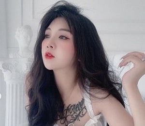 Phuong Min เต้นอย่างอิสระกับแฟนของเธอบนเตียงเปียก